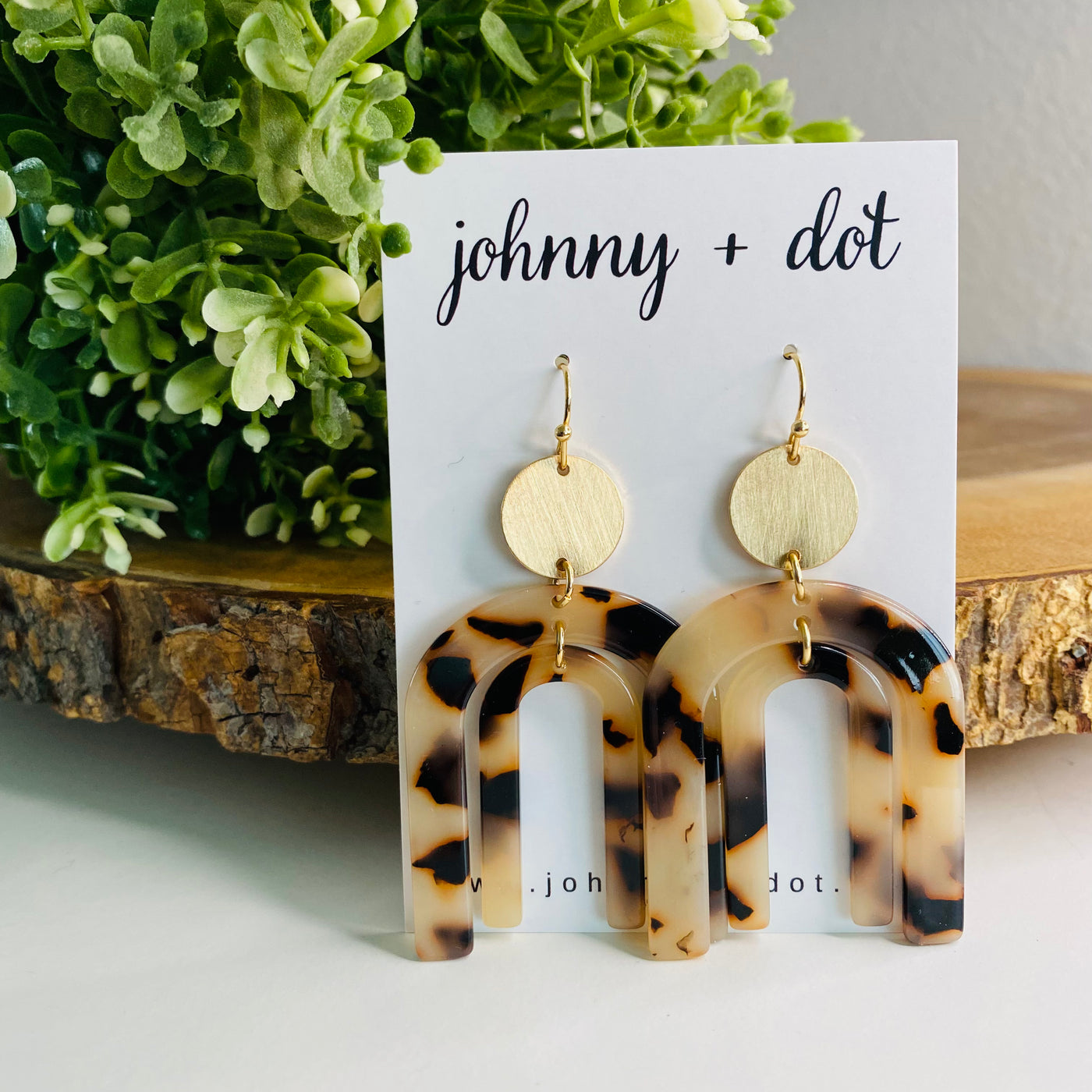 The Delilah U-Shape Earrings in Tortoise Shell